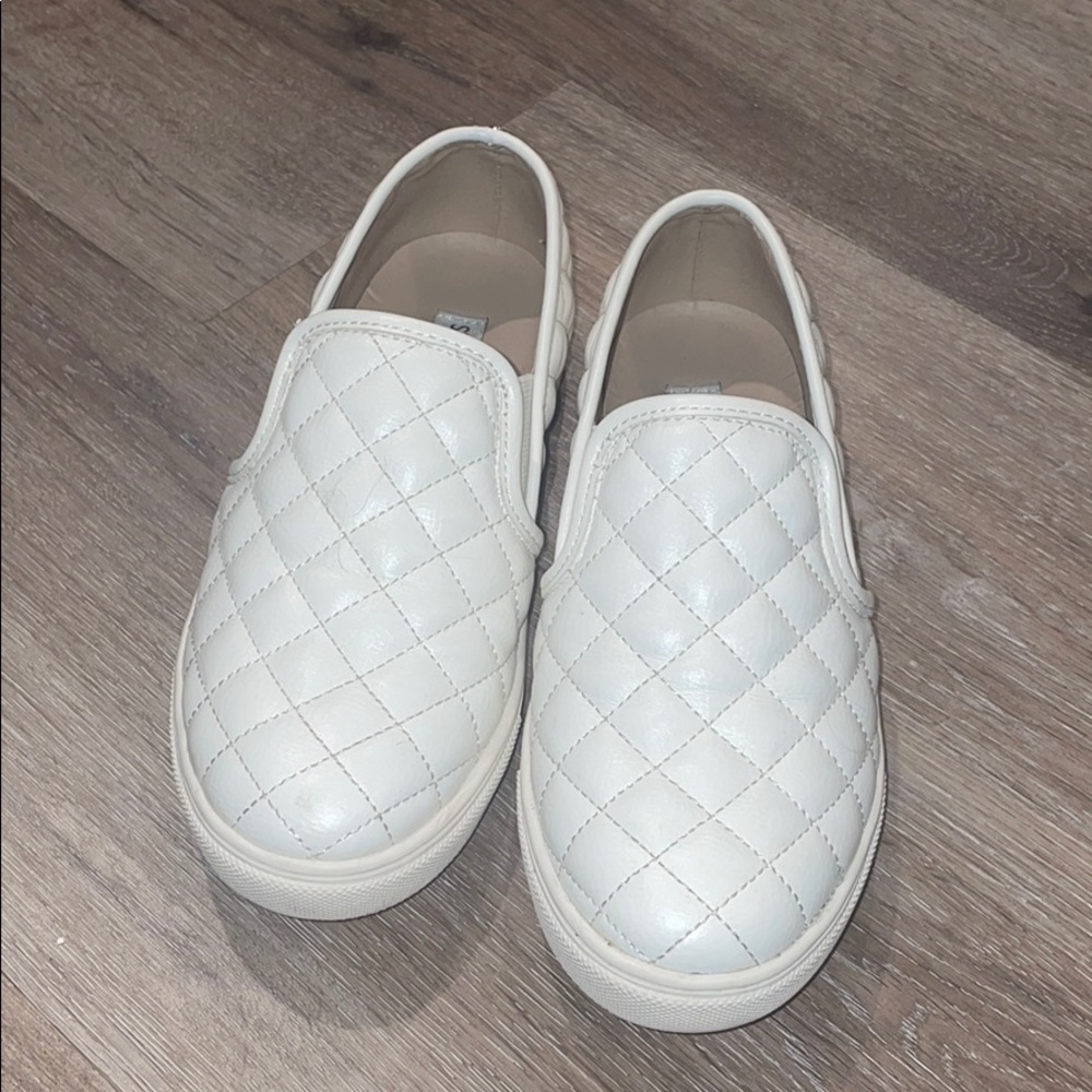 Steve Madden White “Ecentrcq” Slip Ons